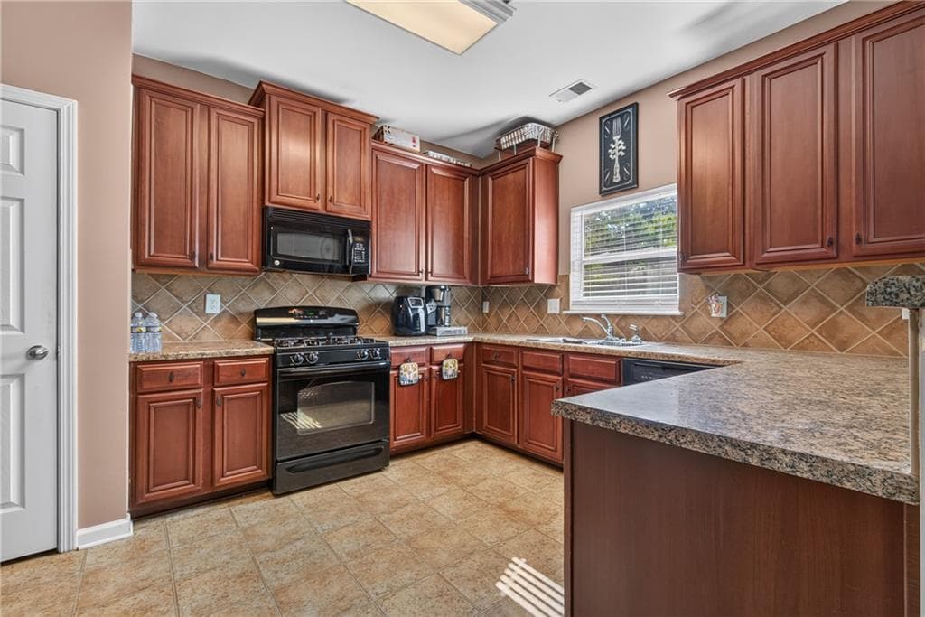 3 bedroom, 3 bathroom, 2,244 sq ft single family residence for sale at 3746 Brittany Walk, Atlanta, GA 30331 — photo 10