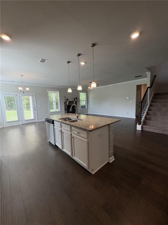 5 bedroom, 3 bathroom, 3,301 sq ft single family residence for sale at 200 Darien Drive, Senoia, GA 30276 — photo 8