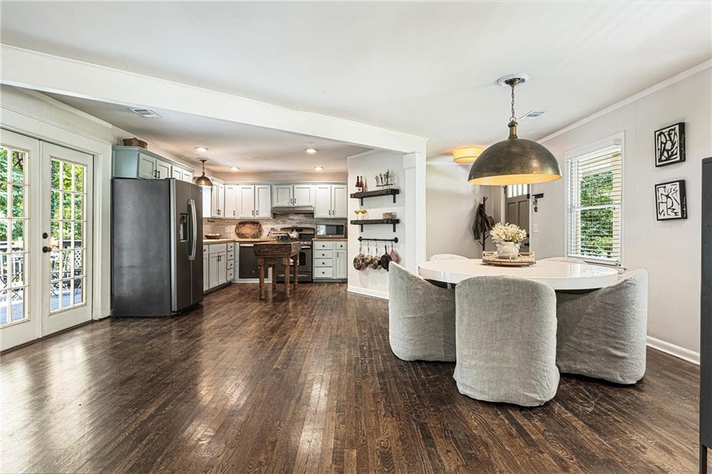 3 bedroom, 2 bathroom, 1,679 sq ft single family residence under contract at 109 Juniper Street, Roswell, GA 30075 — photo 5