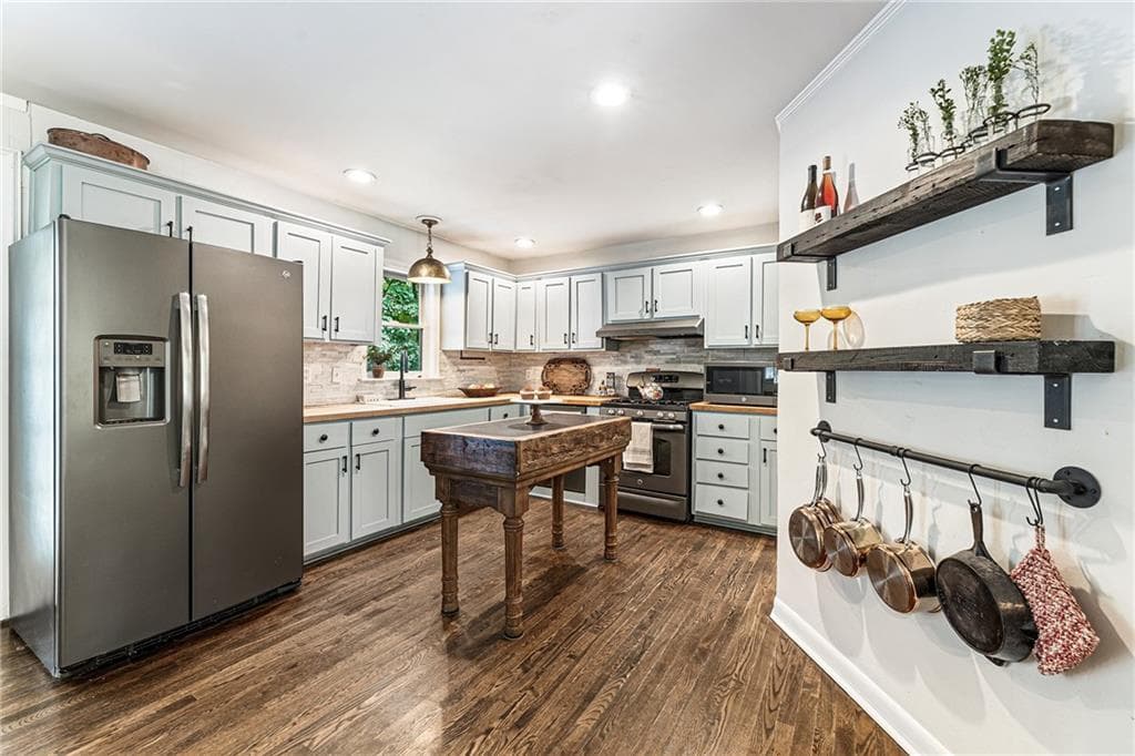 3 bedroom, 2 bathroom, 1,679 sq ft single family residence under contract at 109 Juniper Street, Roswell, GA 30075 — photo 6