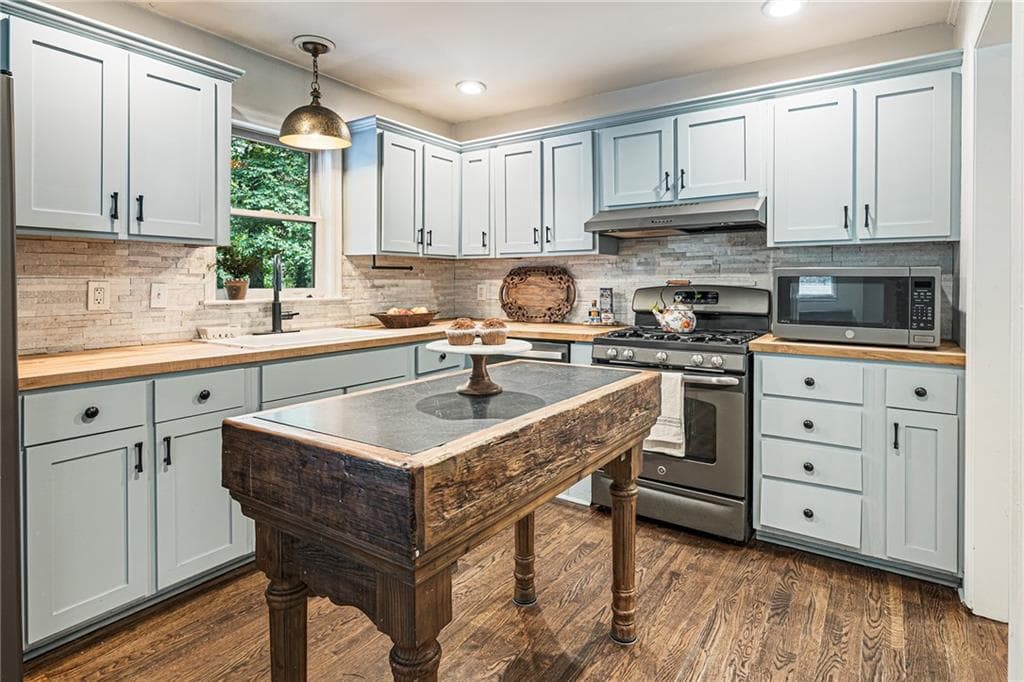 3 bedroom, 2 bathroom, 1,679 sq ft single family residence under contract at 109 Juniper Street, Roswell, GA 30075 — photo 7