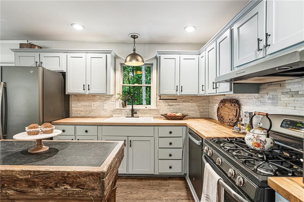 3 bedroom, 2 bathroom, 1,679 sq ft single family residence under contract at 109 Juniper Street, Roswell, GA 30075 — photo 10