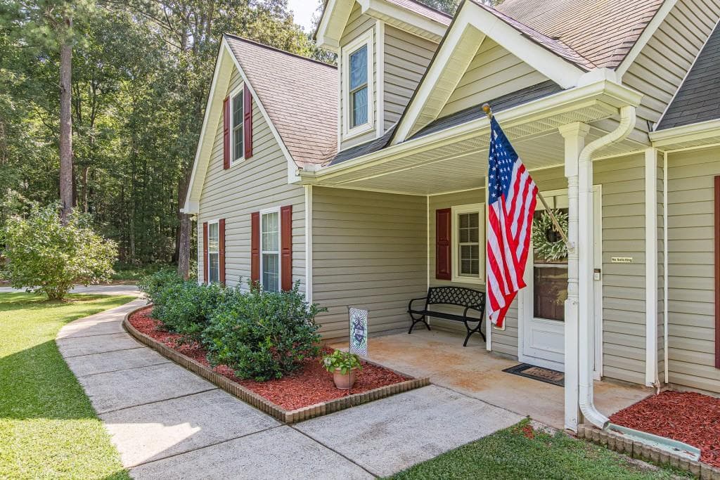 3 bedroom, 3 bathroom, 1,975 sq ft single family residence for sale at 210 Kim Trail, Stockbridge, GA 30281 — photo 2