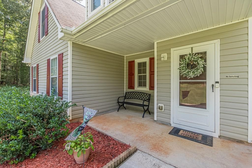 3 bedroom, 3 bathroom, 1,975 sq ft single family residence for sale at 210 Kim Trail, Stockbridge, GA 30281 — photo 3