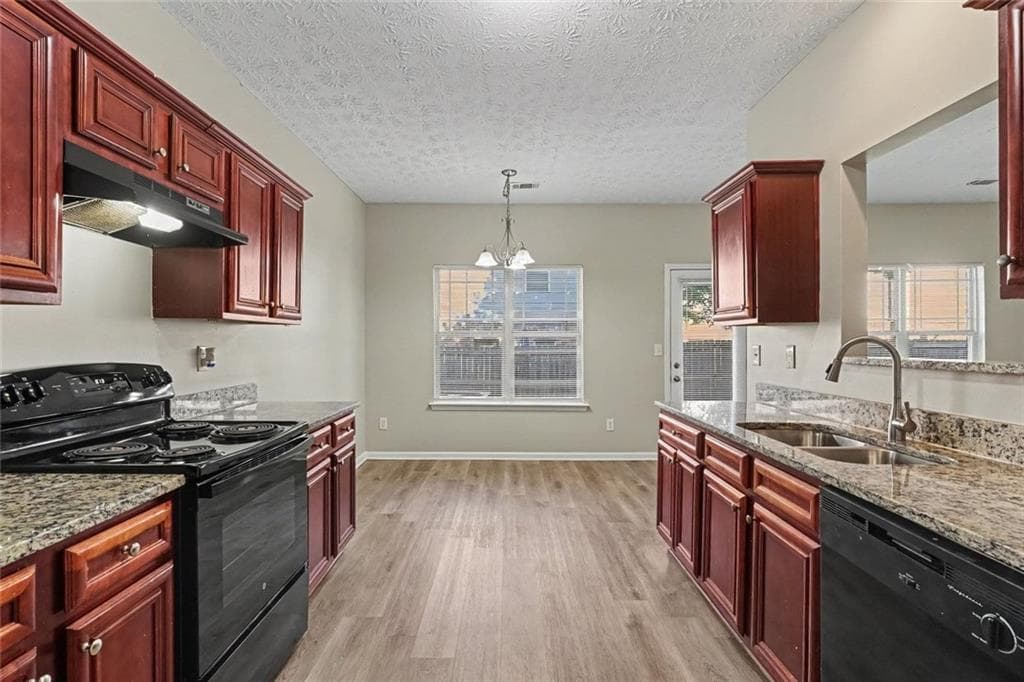 3 bedroom, 3 bathroom, 1,640 sq ft townhouse for sale at 1135 McConaughy Court, Mcdonough, GA 30253 — photo 7