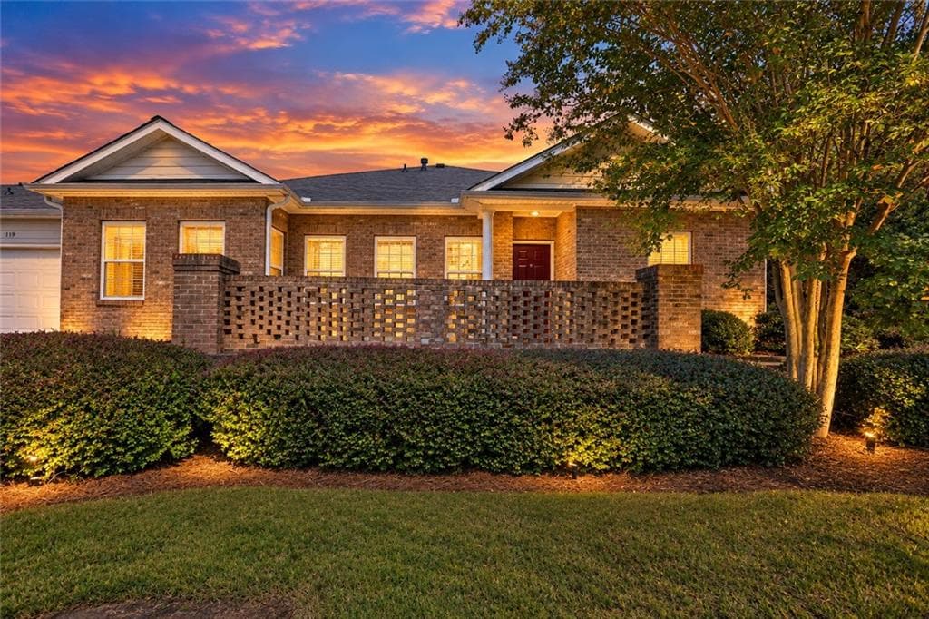 3 bedroom, 2 bathroom, 1,784 sq ft townhouse for sale at 119 Villa Park Circle, Stone Mountain, GA 30087