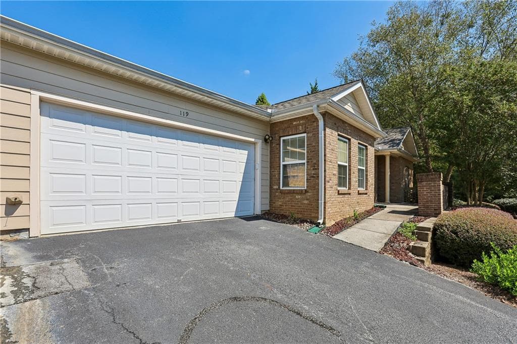 3 bedroom, 2 bathroom, 1,784 sq ft townhouse for sale at 119 Villa Park Circle, Stone Mountain, GA 30087 — photo 10