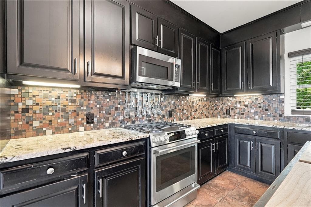 3 bedroom, 3 bathroom, 2,665 sq ft single family residence for sale at 411 Sanderlin Mountain Drive, Big Canoe, GA 30143 — photo 9