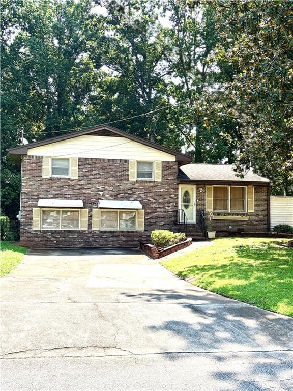 3 bedroom, 3 bathroom, 1,144 sq ft single family residence for sale at 2480 Burton Circle, Morrow, GA 30260