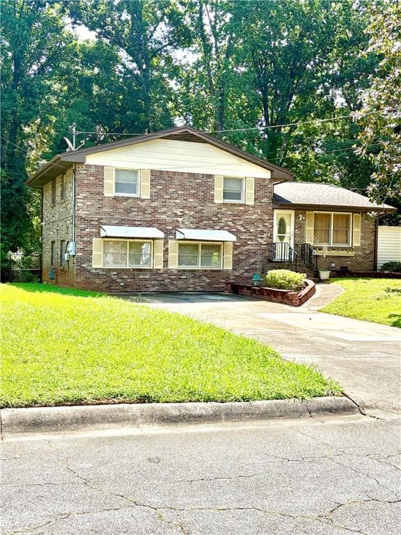 3 bedroom, 3 bathroom, 1,144 sq ft single family residence for sale at 2480 Burton Circle, Morrow, GA 30260 — photo 2