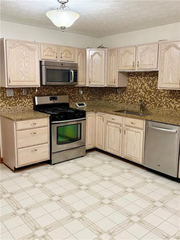 3 bedroom, 3 bathroom, 1,144 sq ft single family residence for sale at 2480 Burton Circle, Morrow, GA 30260 — photo 8