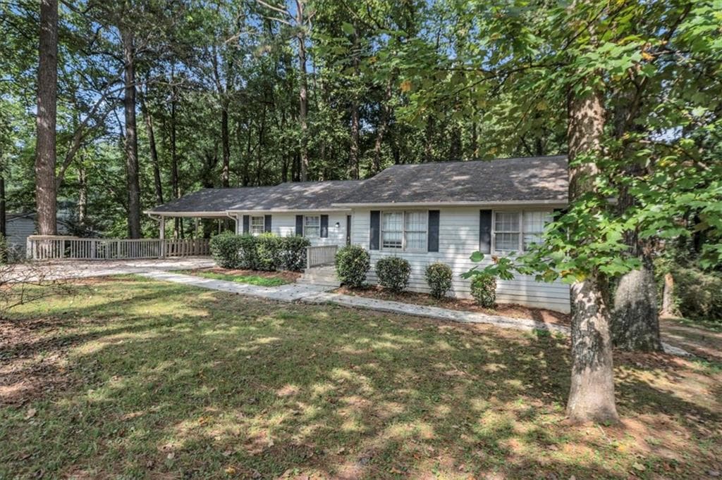 3 bedroom, 2 bathroom, 2,511 sq ft single family residence for sale at 1865 Oak Ridge Way, Lawrenceville, GA 30044 — photo 2