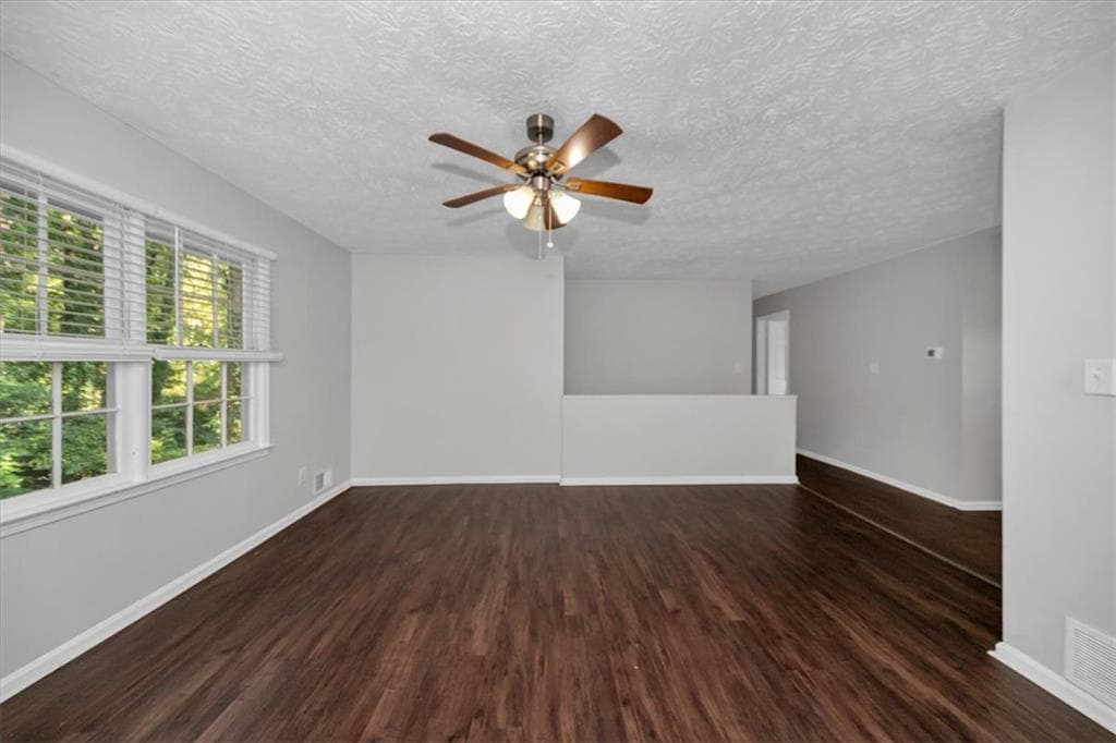 3 bedroom, 2 bathroom, 2,511 sq ft single family residence for sale at 1865 Oak Ridge Way, Lawrenceville, GA 30044 — photo 4