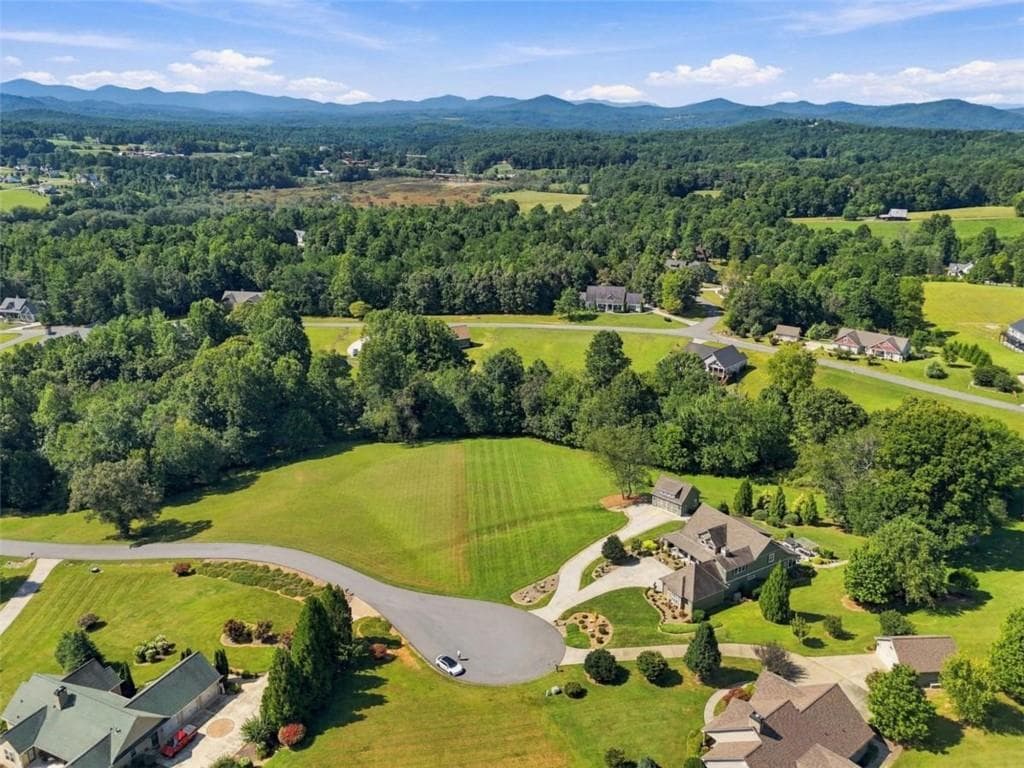 4 bedroom, 4 bathroom, 3,745 sq ft single family residence for sale at 249 Bell Boy Run, Blairsville, GA 30512 — photo 7