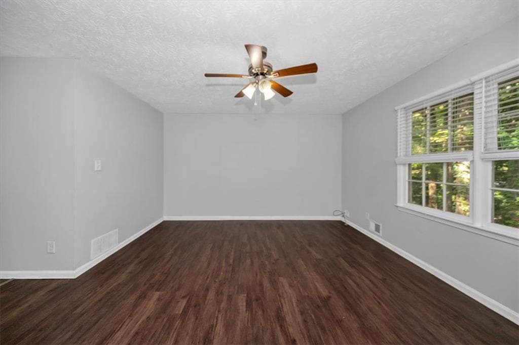 3 bedroom, 2 bathroom, 2,511 sq ft single family residence for sale at 1865 Oak Ridge Way, Lawrenceville, GA 30044 — photo 6