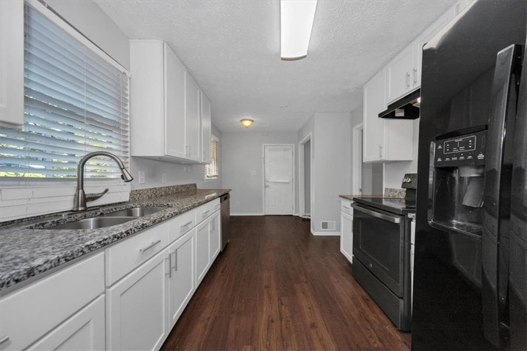 3 bedroom, 2 bathroom, 2,511 sq ft single family residence for sale at 1865 Oak Ridge Way, Lawrenceville, GA 30044 — photo 7