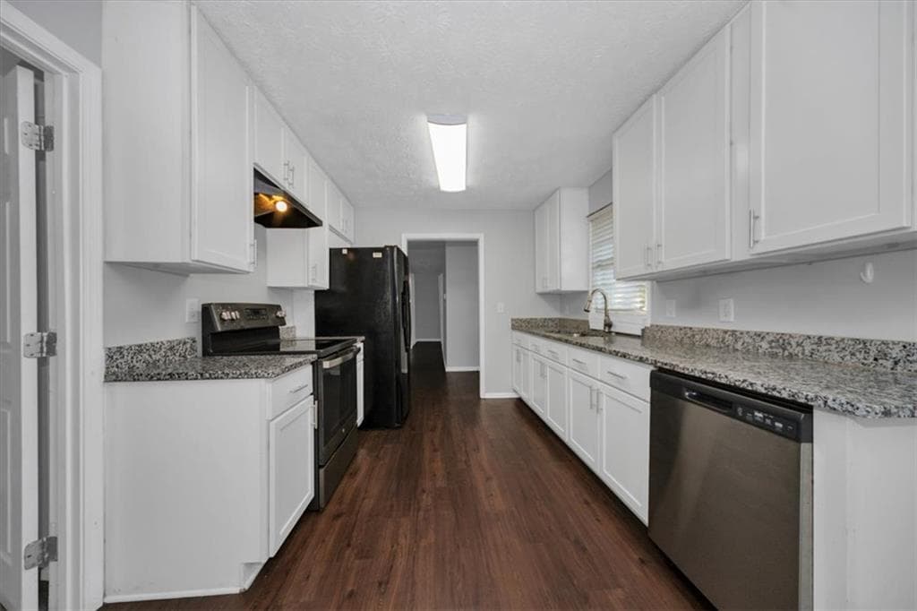 3 bedroom, 2 bathroom, 2,511 sq ft single family residence for sale at 1865 Oak Ridge Way, Lawrenceville, GA 30044 — photo 8