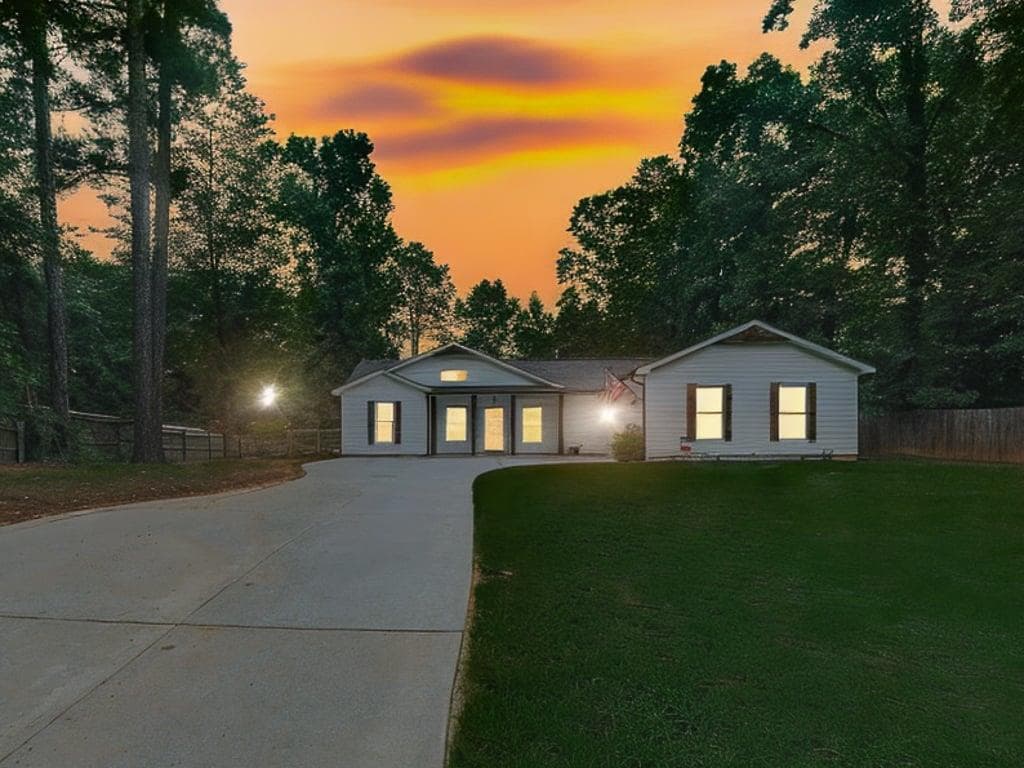 3 bedroom, 2 bathroom, 1,659 sq ft single family residence for sale at 144 Brookwood Drive, Canton, GA 30114 — photo 2