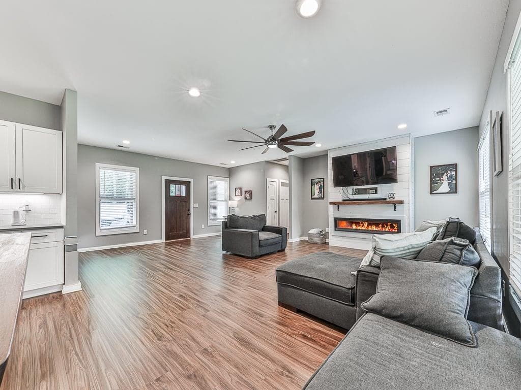 3 bedroom, 2 bathroom, 1,659 sq ft single family residence for sale at 144 Brookwood Drive, Canton, GA 30114 — photo 4