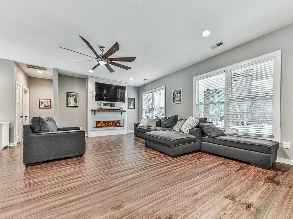 3 bedroom, 2 bathroom, 1,659 sq ft single family residence for sale at 144 Brookwood Drive, Canton, GA 30114 — photo 5