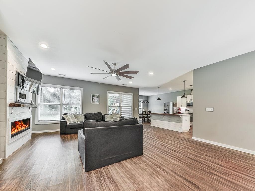 3 bedroom, 2 bathroom, 1,659 sq ft single family residence for sale at 144 Brookwood Drive, Canton, GA 30114 — photo 6