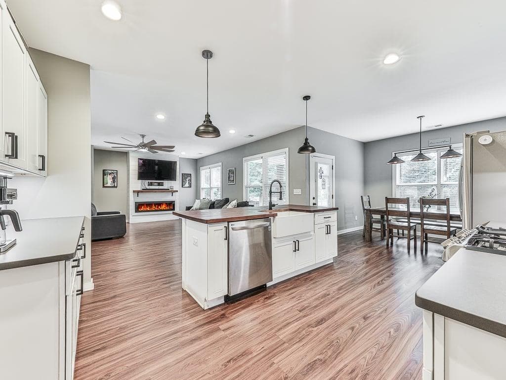 3 bedroom, 2 bathroom, 1,659 sq ft single family residence for sale at 144 Brookwood Drive, Canton, GA 30114 — photo 8