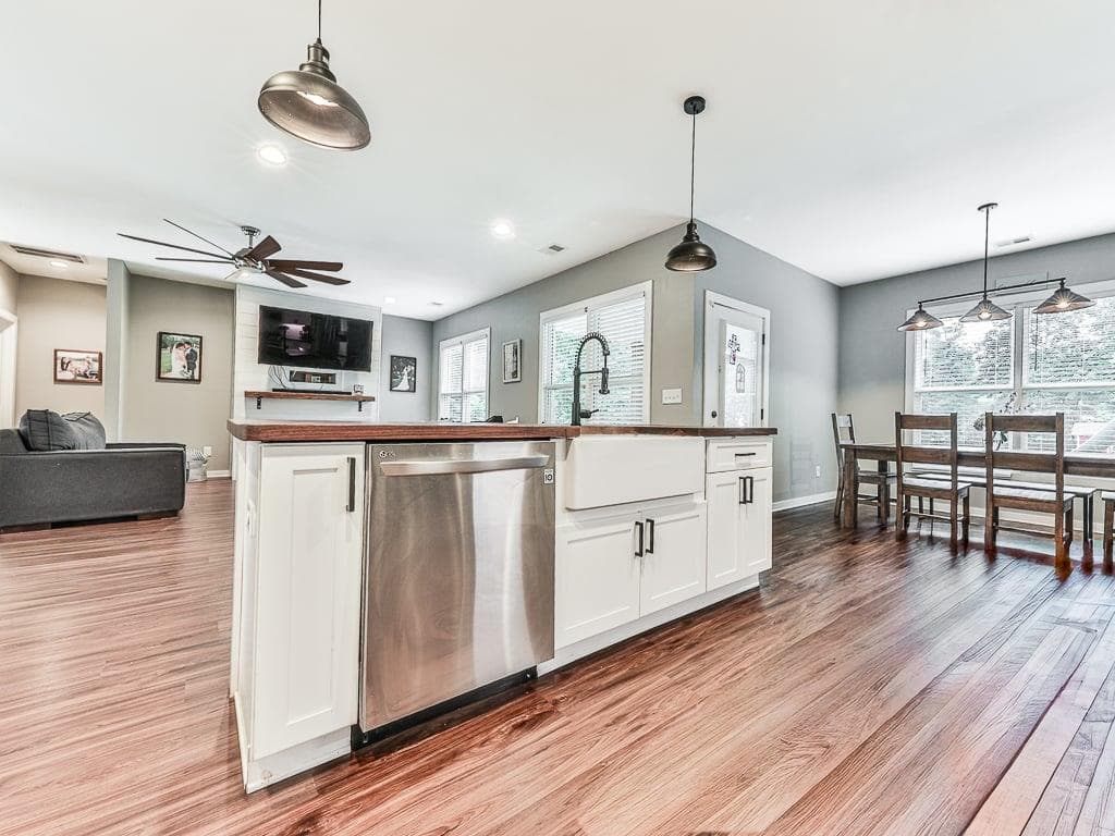 3 bedroom, 2 bathroom, 1,659 sq ft single family residence for sale at 144 Brookwood Drive, Canton, GA 30114 — photo 9