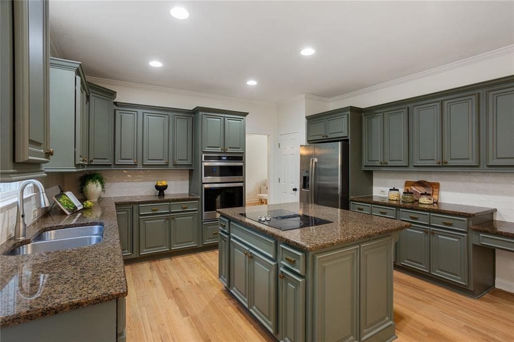 5 bedroom, 4 bathroom, 4,327 sq ft single family residence under contract at 5202 Forest View Trail, Mableton, GA 30126 — photo 2