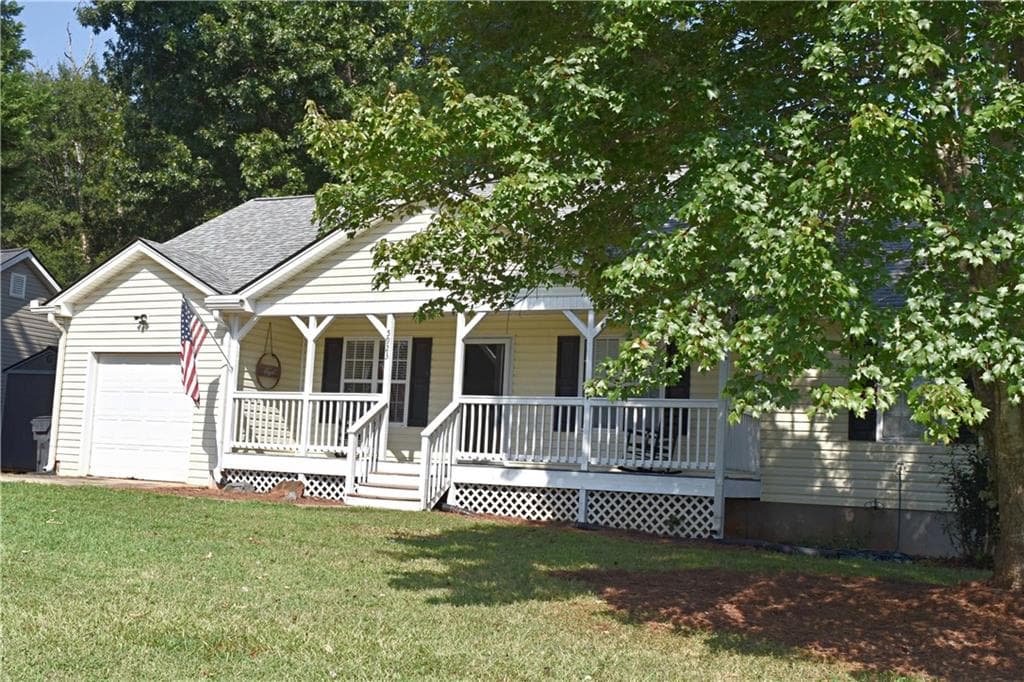 3 bedroom, 2 bathroom, 1,326 sq ft single family residence for sale at 5923 Carter Street, Lula, GA 30554 — photo 2