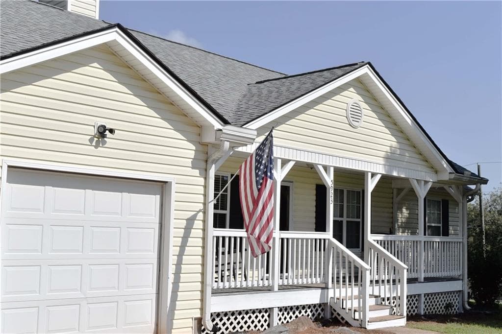 3 bedroom, 2 bathroom, 1,326 sq ft single family residence for sale at 5923 Carter Street, Lula, GA 30554 — photo 3