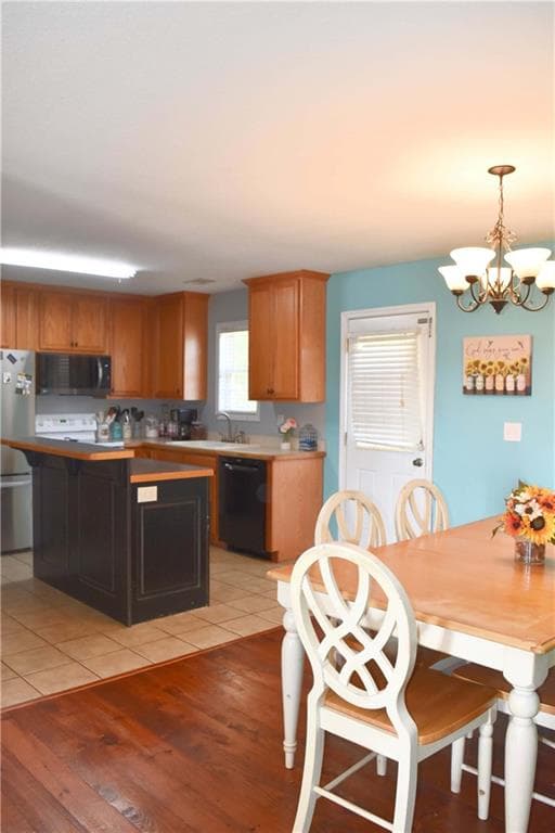 3 bedroom, 2 bathroom, 1,326 sq ft single family residence for sale at 5923 Carter Street, Lula, GA 30554 — photo 8
