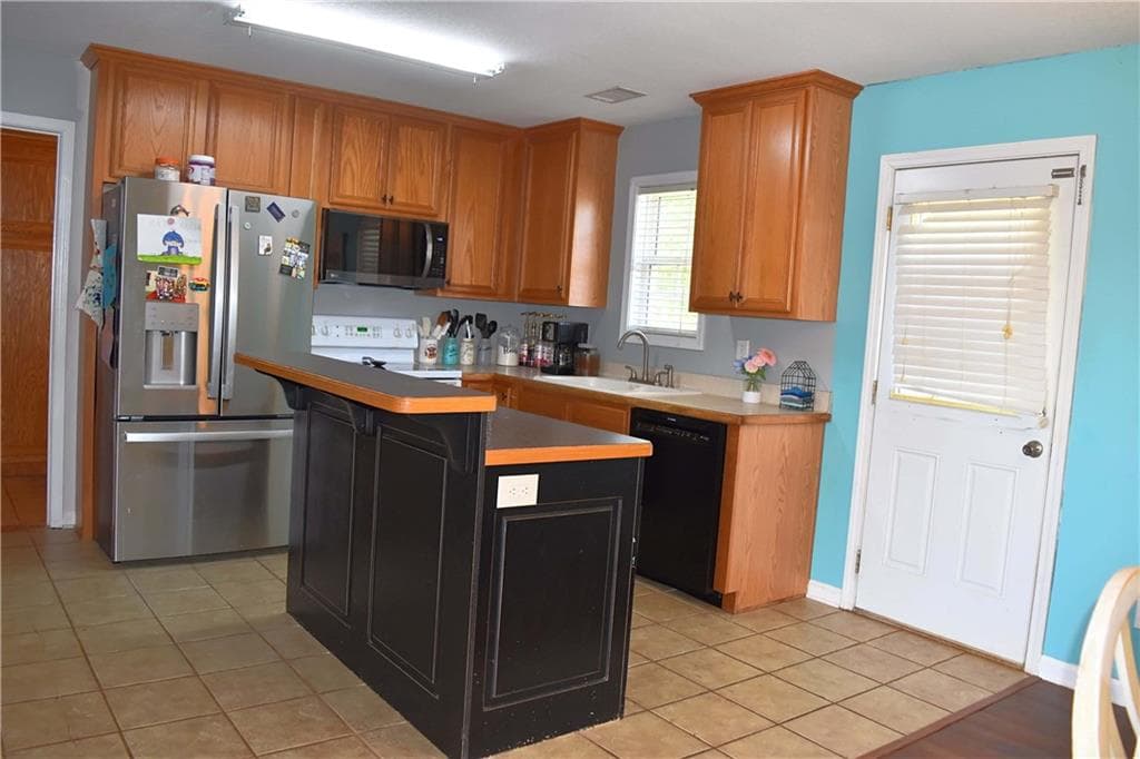 3 bedroom, 2 bathroom, 1,326 sq ft single family residence for sale at 5923 Carter Street, Lula, GA 30554 — photo 10