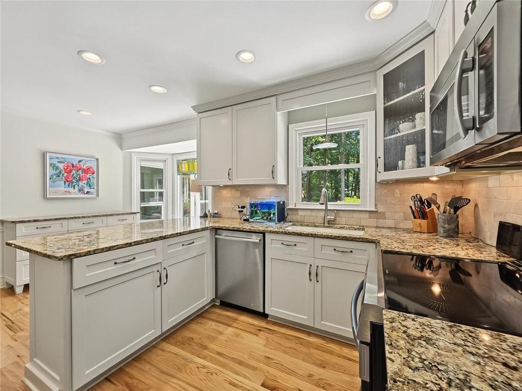 3 bedroom, 3 bathroom, 2,624 sq ft single family residence for sale at 5866 Match Point, Peachtree Corners, GA 30092 — photo 9
