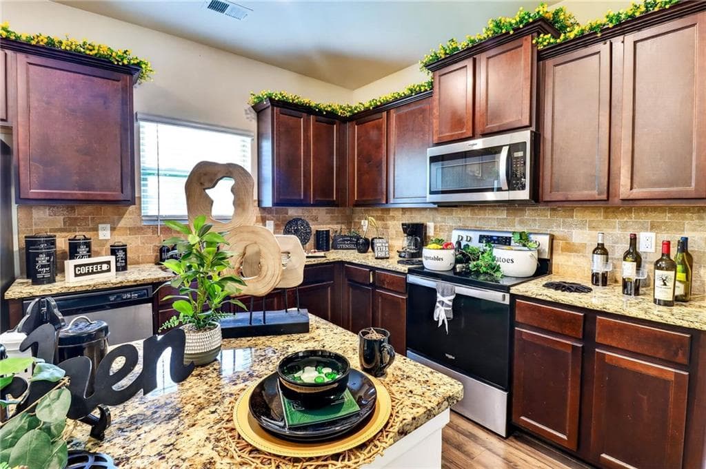 4 bedroom, 3 bathroom, 1,934 sq ft single family residence under contract at 5045 Gibson Drive, Mcdonough, GA 30253 — photo 7