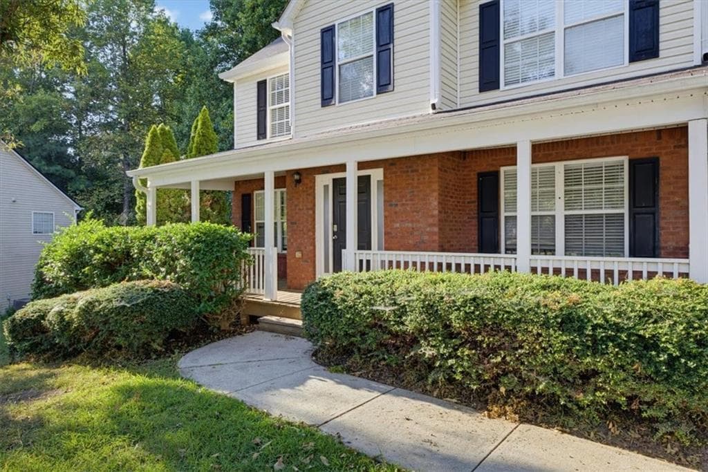 4 bedroom, 3 bathroom, 1,998 sq ft single family residence for sale at 310 Rockingham Drive, Loganville, GA 30052 — photo 3