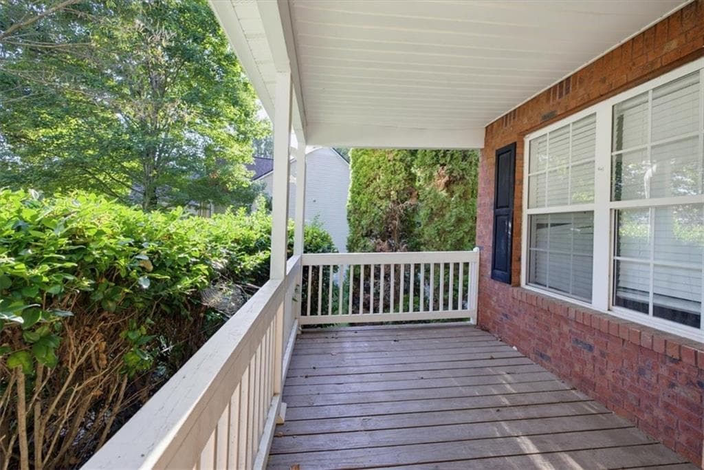 4 bedroom, 3 bathroom, 1,998 sq ft single family residence for sale at 310 Rockingham Drive, Loganville, GA 30052 — photo 7