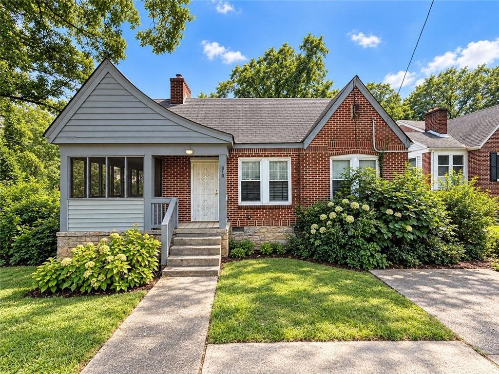 3 bedroom, 1 bathroom, 1,278 sq ft single family residence under contract at 240 Westview Place, Atlanta, GA 30314
