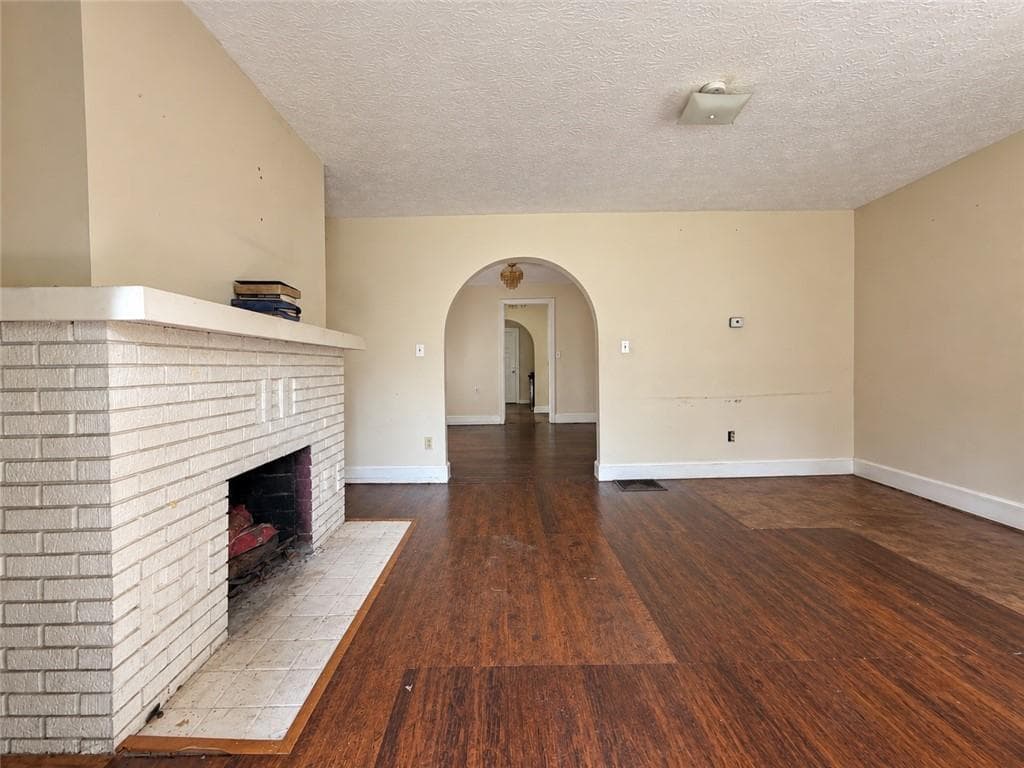 3 bedroom, 1 bathroom, 1,278 sq ft single family residence under contract at 240 Westview Place, Atlanta, GA 30314 — photo 2