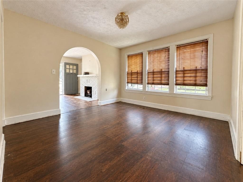 3 bedroom, 1 bathroom, 1,278 sq ft single family residence under contract at 240 Westview Place, Atlanta, GA 30314 — photo 3