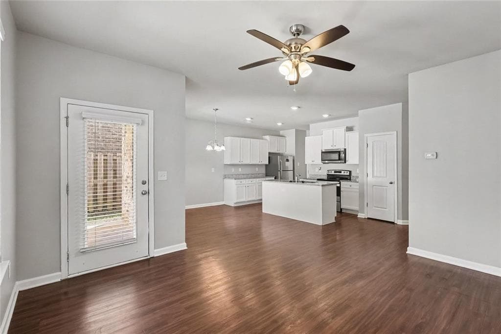 4 bedroom, 2 bathroom, 1,835 sq ft single family residence for sale at 392 Rankin Circle, Mcdonough, GA 30253 — photo 2