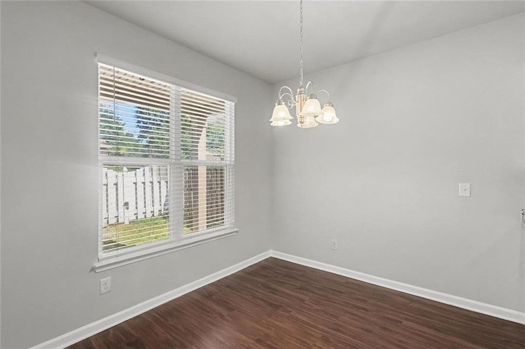 4 bedroom, 2 bathroom, 1,835 sq ft single family residence for sale at 392 Rankin Circle, Mcdonough, GA 30253 — photo 4