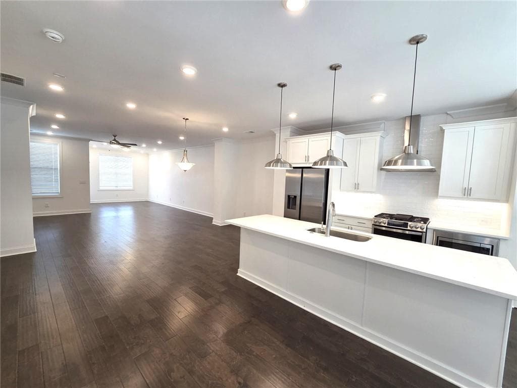 3 bedroom, 4 bathroom, 2,186 sq ft townhouse for rent at 885 Green Sapling Trail, Suwanee, GA 30024 for $2,700 a month — photo 2
