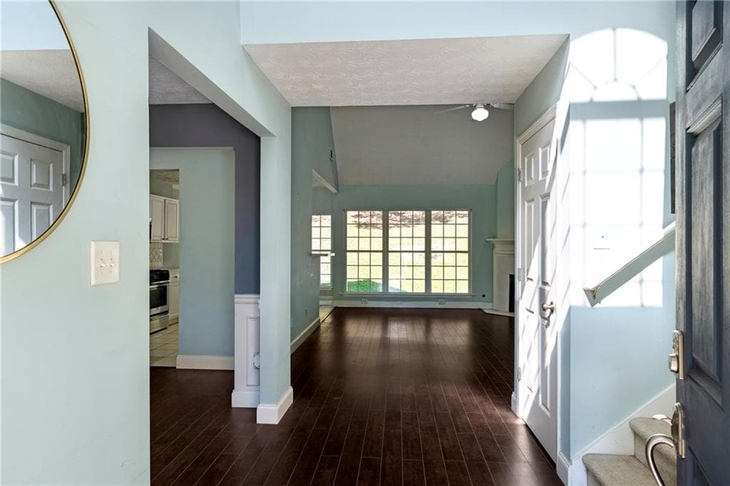 3 bedroom, 2 bathroom, 1,726 sq ft single family residence for sale at 4238 Riviere Point, Gainesville, GA 30507 — photo 4