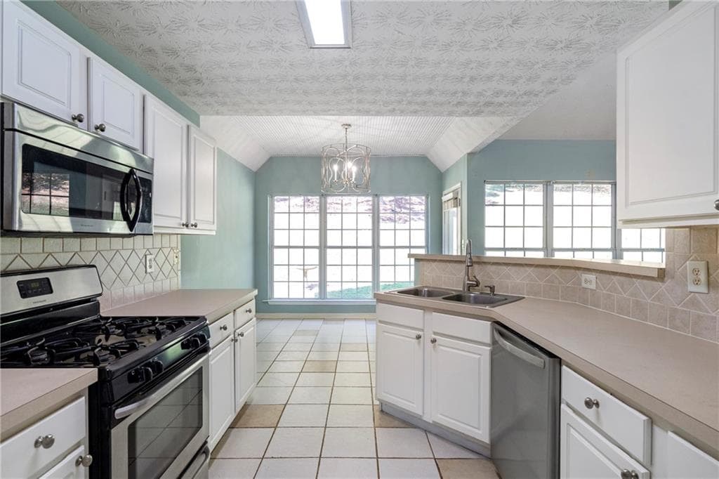 3 bedroom, 2 bathroom, 1,726 sq ft single family residence for sale at 4238 Riviere Point, Gainesville, GA 30507 — photo 8