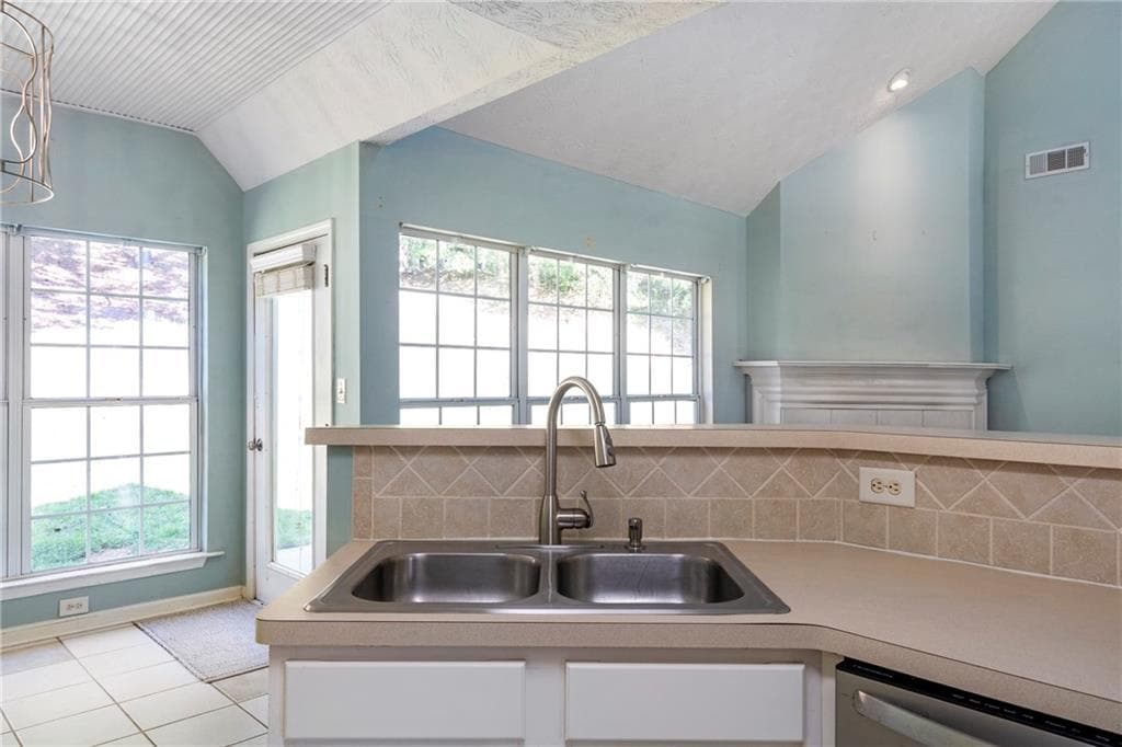3 bedroom, 2 bathroom, 1,726 sq ft single family residence for sale at 4238 Riviere Point, Gainesville, GA 30507 — photo 9