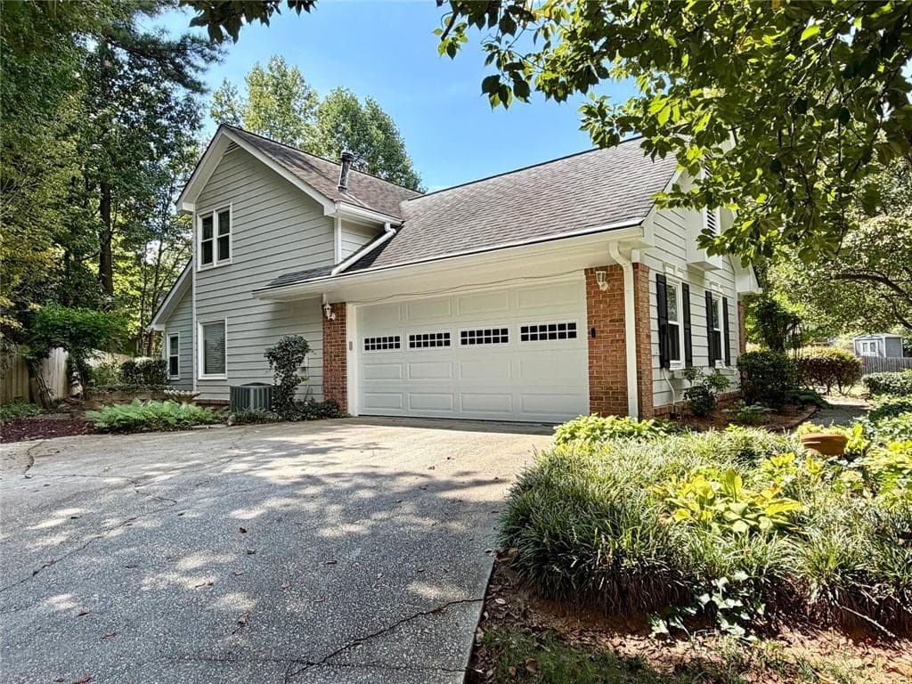 3 bedroom, 3 bathroom, 2,191 sq ft single family residence for sale at 3240 Country Walk Drive, Powder Springs, GA 30127 — photo 2