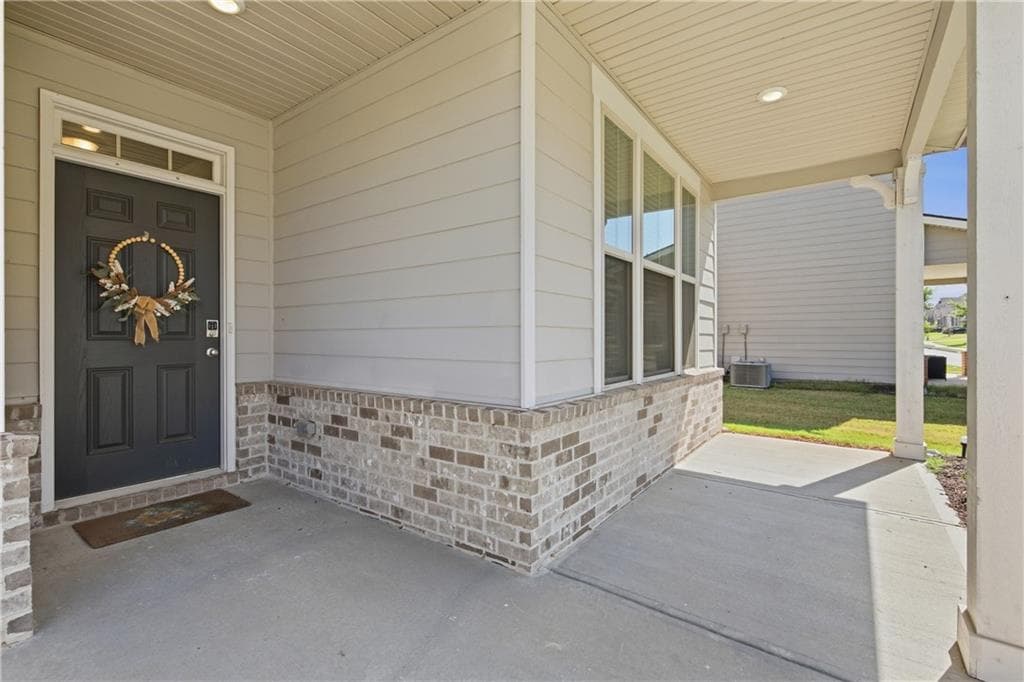 5 bedroom, 4 bathroom, 3,427 sq ft single family residence under contract at 3402 Grace Farm Lane, Buford, GA 30519 — photo 4