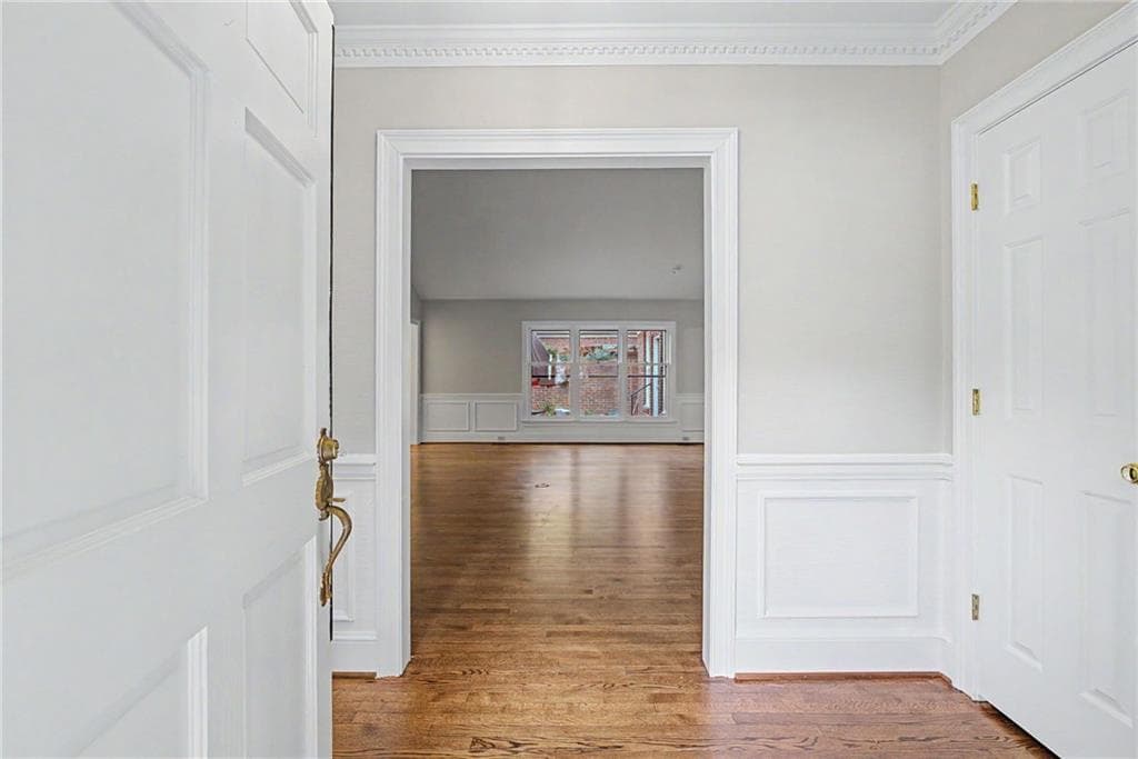 3 bedroom, 3 bathroom, 2,400 sq ft single family residence for sale at 1883 Bedfordshire Court, Decatur, GA 30033 — photo 5