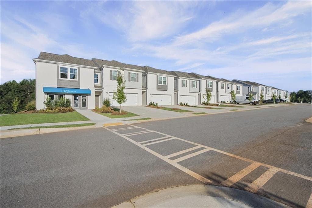 3 bedroom, 3 bathroom, 2,082 sq ft condominium for sale at 325 Heavenly Hollow Place, Mcdonough, GA 30253 — photo 2