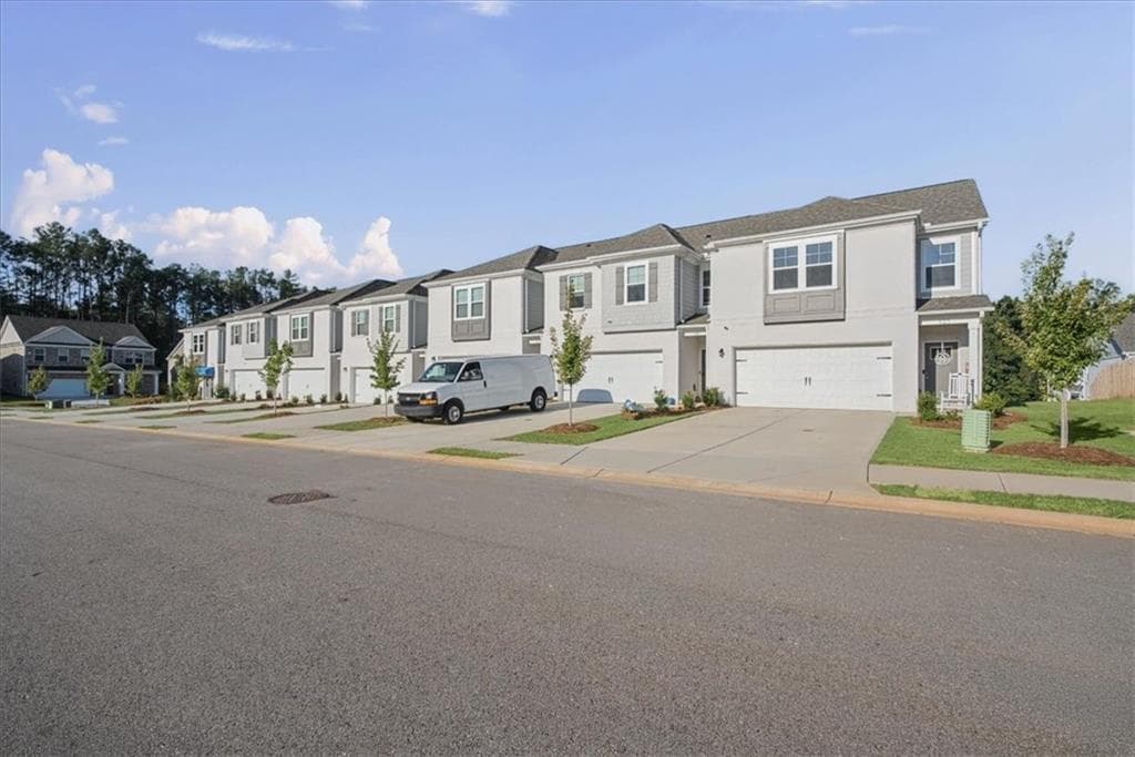 3 bedroom, 3 bathroom, 2,082 sq ft condominium for sale at 325 Heavenly Hollow Place, Mcdonough, GA 30253 — photo 4